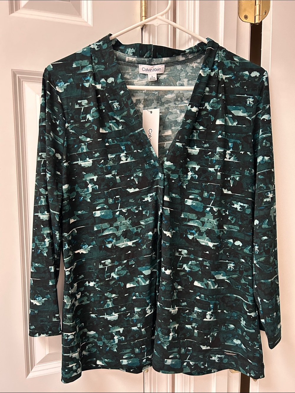 Calvin Klein Women's Teal & Black Abstract Long-Sleeve V-Neck Top